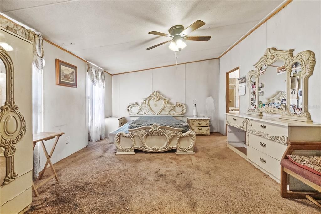 На продажу: $119,000 (4 спален, 2 ванн, 2128 Квадратных фут)