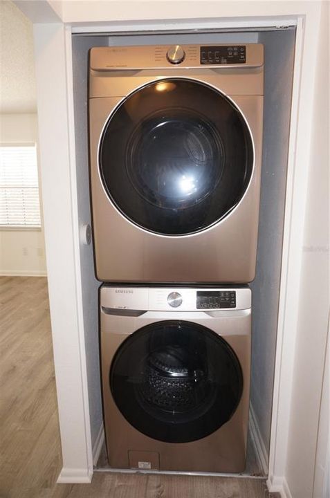 На продажу: $139,900 (2 спален, 2 ванн, 832 Квадратных фут)
