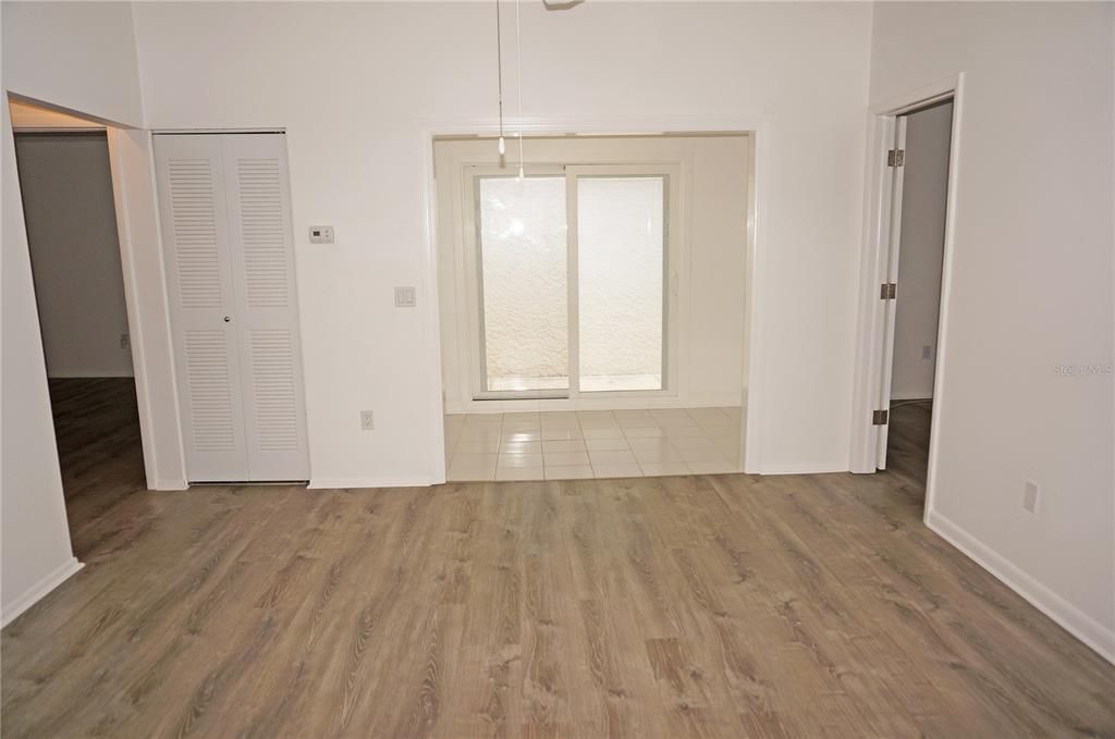 На продажу: $139,900 (2 спален, 2 ванн, 832 Квадратных фут)