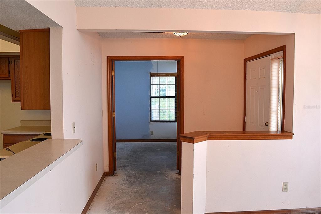 Active With Contract: $295,000 (2 beds, 2 baths, 1226 Square Feet)