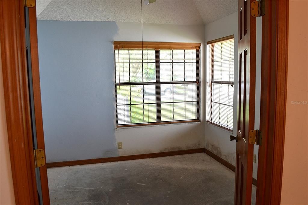 Active With Contract: $295,000 (2 beds, 2 baths, 1226 Square Feet)