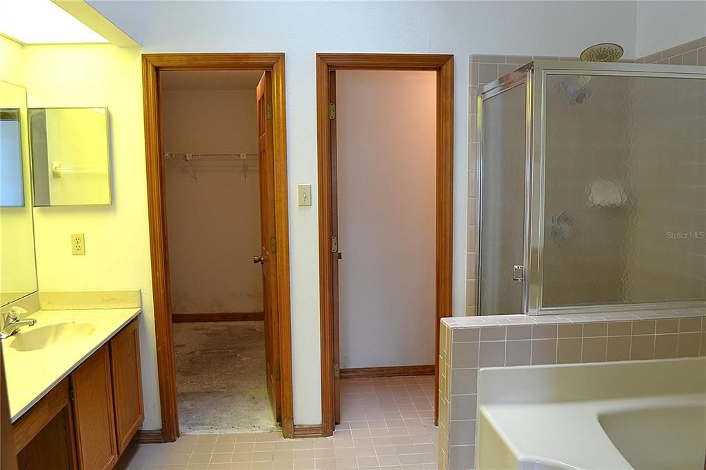 Active With Contract: $295,000 (2 beds, 2 baths, 1226 Square Feet)