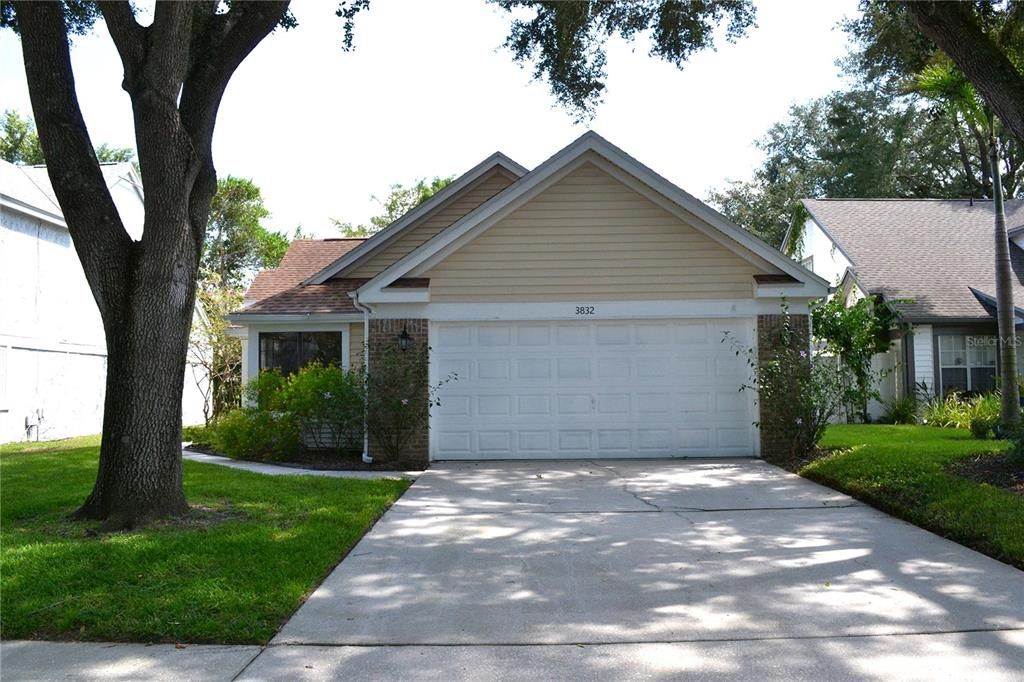 Active With Contract: $295,000 (2 beds, 2 baths, 1226 Square Feet)