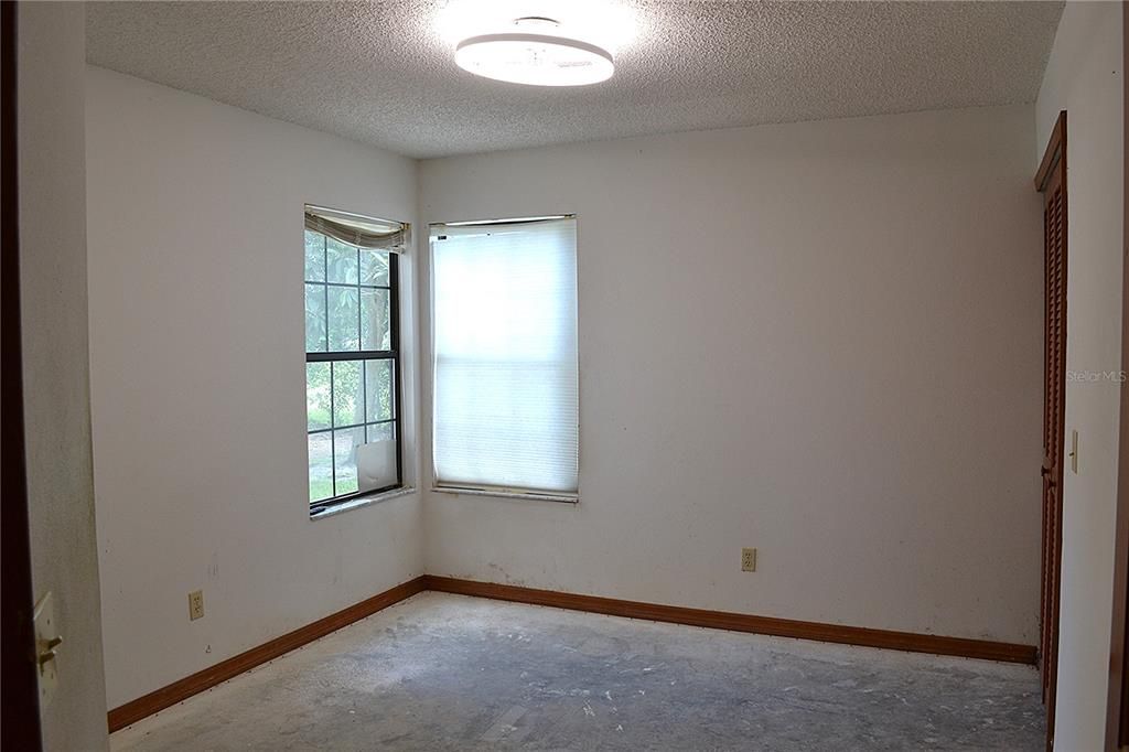 Active With Contract: $295,000 (2 beds, 2 baths, 1226 Square Feet)