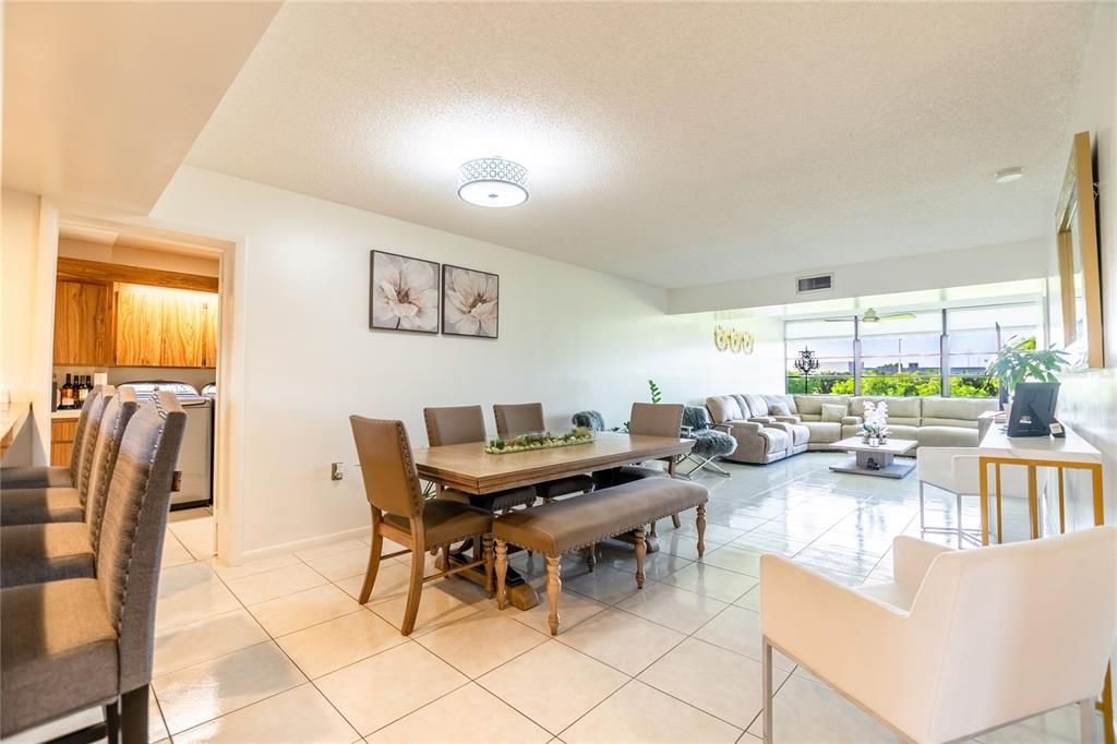 На продажу: $319,990 (2 спален, 2 ванн, 1385 Квадратных фут)
