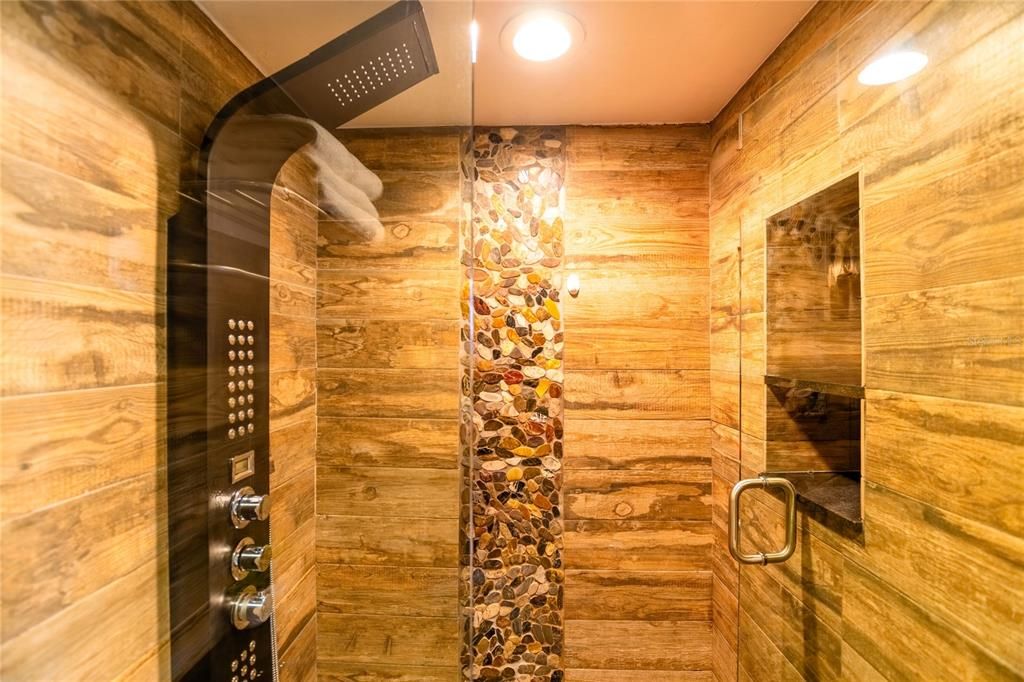 На продажу: $319,990 (2 спален, 2 ванн, 1385 Квадратных фут)