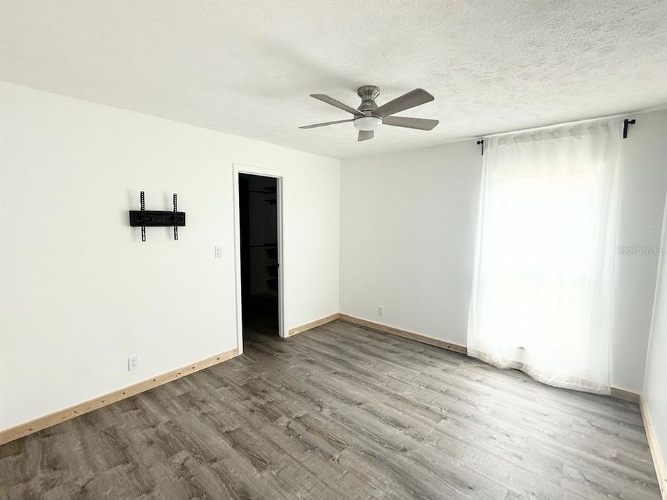 На продажу: $199,500 (2 спален, 2 ванн, 1036 Квадратных фут)