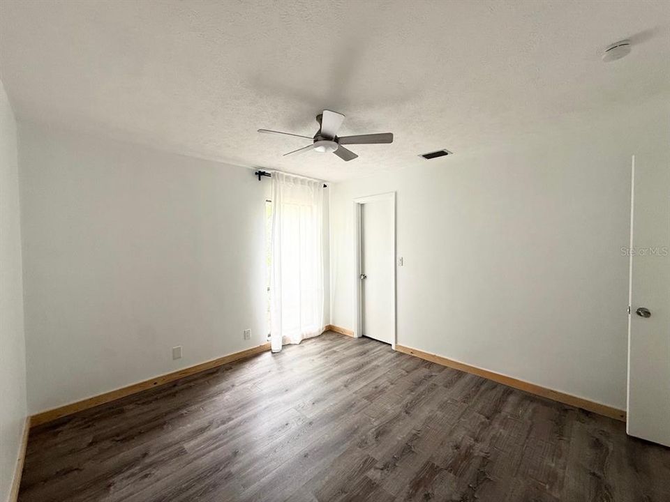 На продажу: $199,500 (2 спален, 2 ванн, 1036 Квадратных фут)