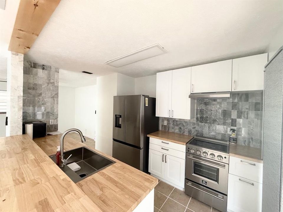 На продажу: $199,500 (2 спален, 2 ванн, 1036 Квадратных фут)