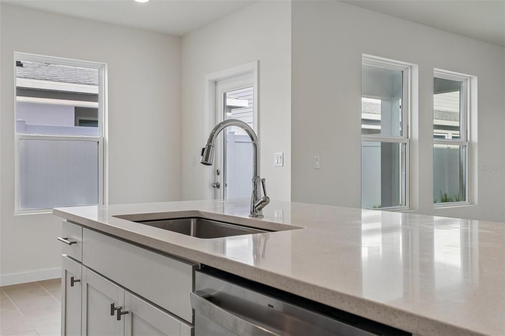 En Venta: $344,990 (3 camas, 2 baños, 1469 Pies cuadrados)