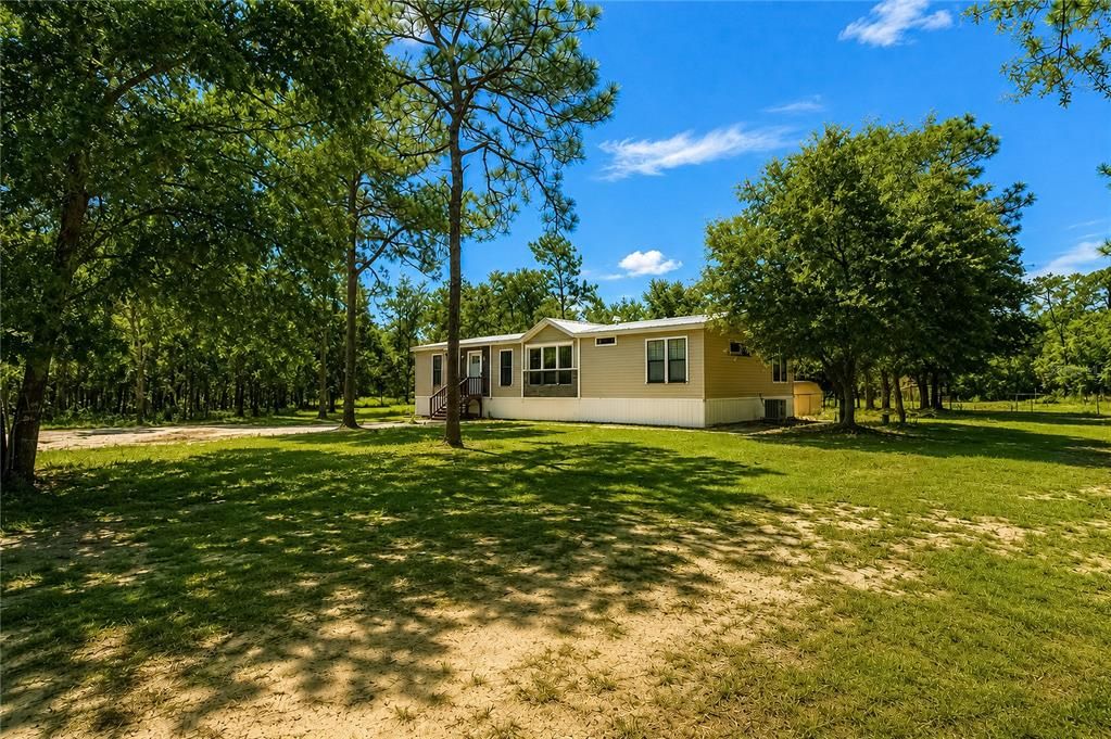 Active With Contract: $300,000 (3 beds, 2 baths, 1800 Square Feet)