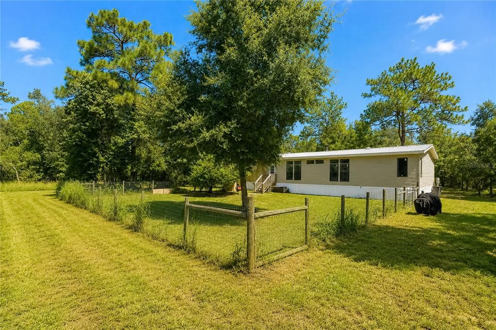Active With Contract: $300,000 (3 beds, 2 baths, 1800 Square Feet)
