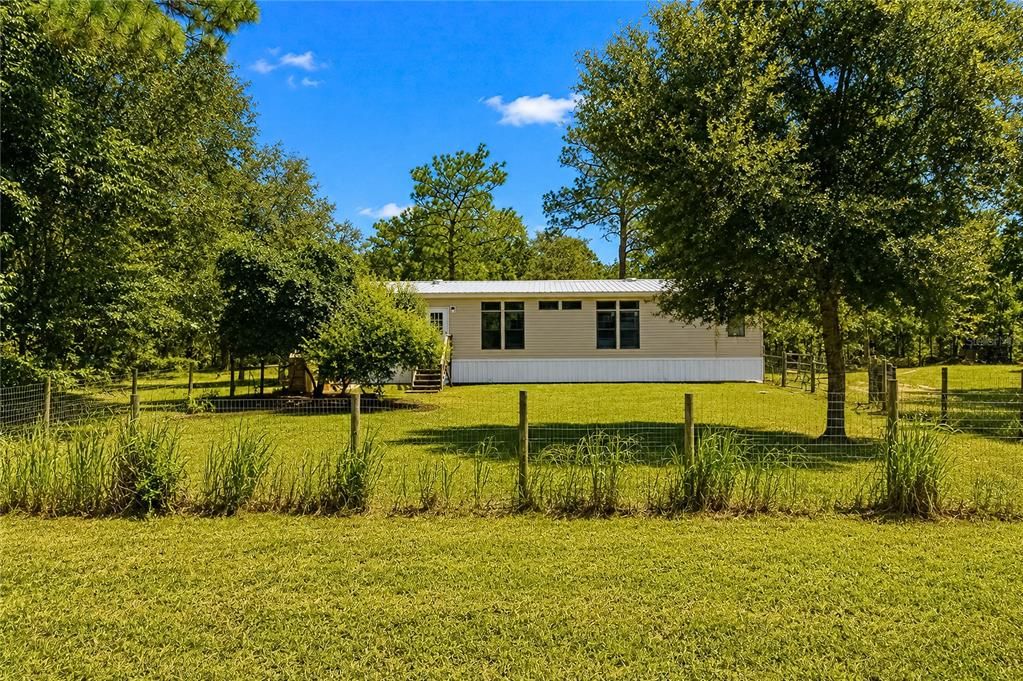 Active With Contract: $300,000 (3 beds, 2 baths, 1800 Square Feet)