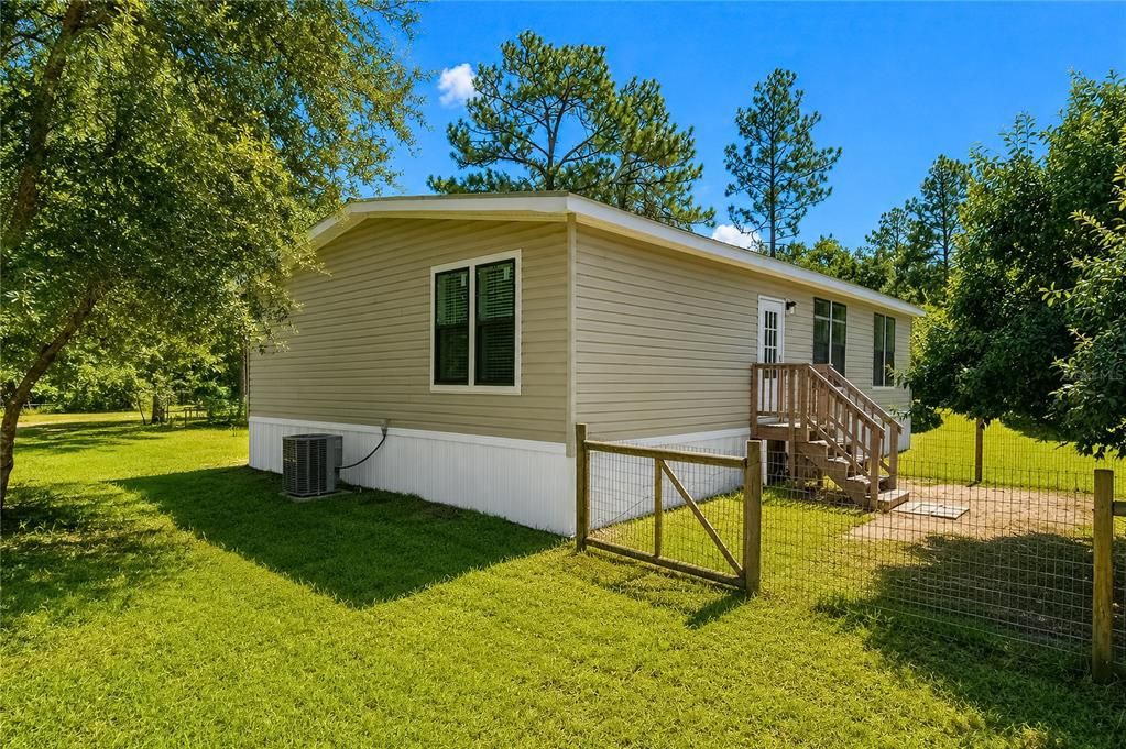 Active With Contract: $300,000 (3 beds, 2 baths, 1800 Square Feet)