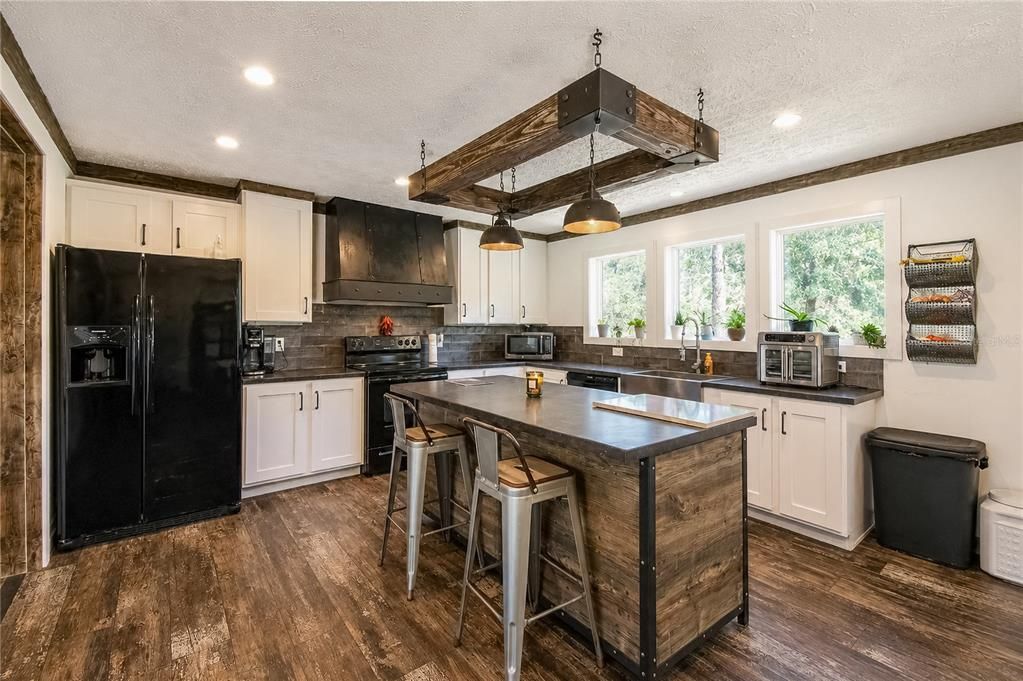 Active With Contract: $300,000 (3 beds, 2 baths, 1800 Square Feet)