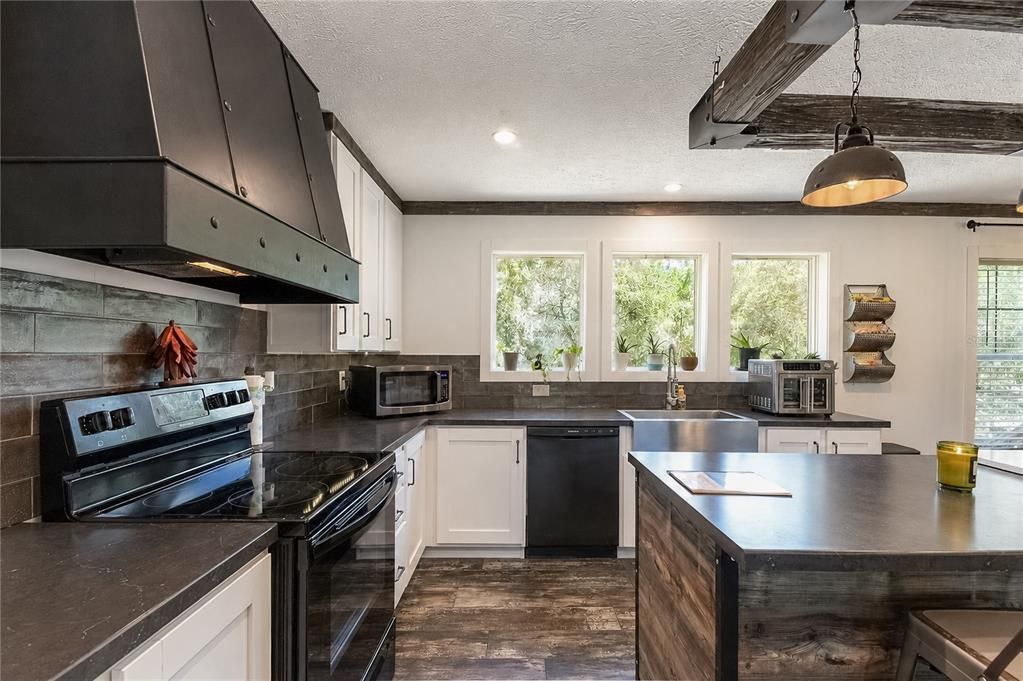 Active With Contract: $300,000 (3 beds, 2 baths, 1800 Square Feet)