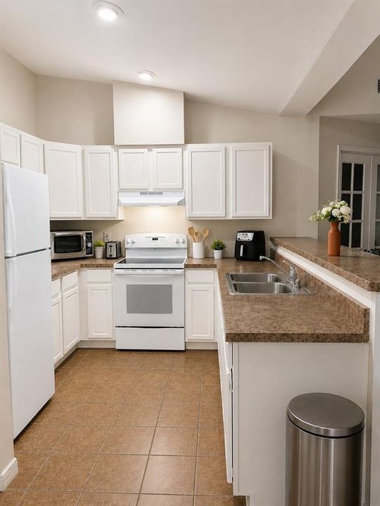For Rent: $2,300 (4 beds, 2 baths, 1844 Square Feet)