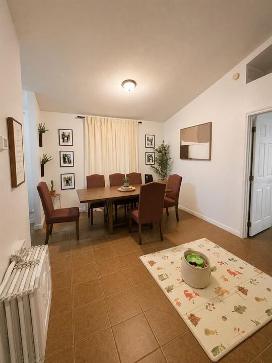 For Rent: $2,300 (4 beds, 2 baths, 1844 Square Feet)