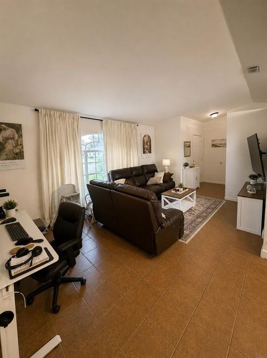 For Rent: $2,300 (4 beds, 2 baths, 1844 Square Feet)