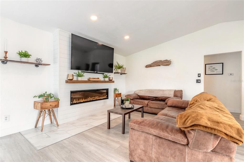 Activo con contrato: $339,000 (3 camas, 2 baños, 1176 Pies cuadrados)