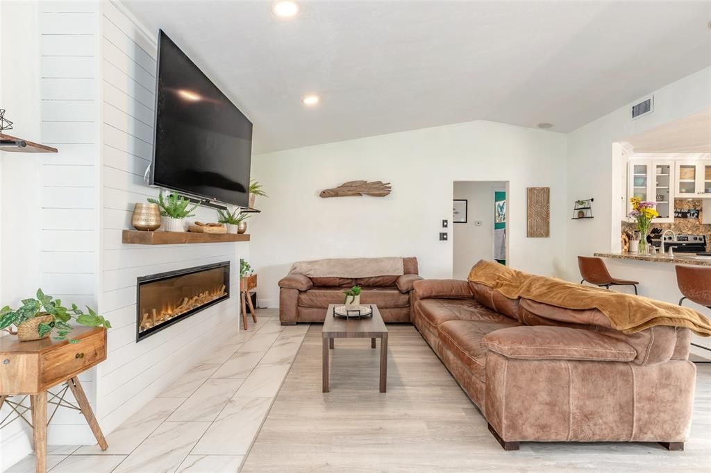Activo con contrato: $339,000 (3 camas, 2 baños, 1176 Pies cuadrados)