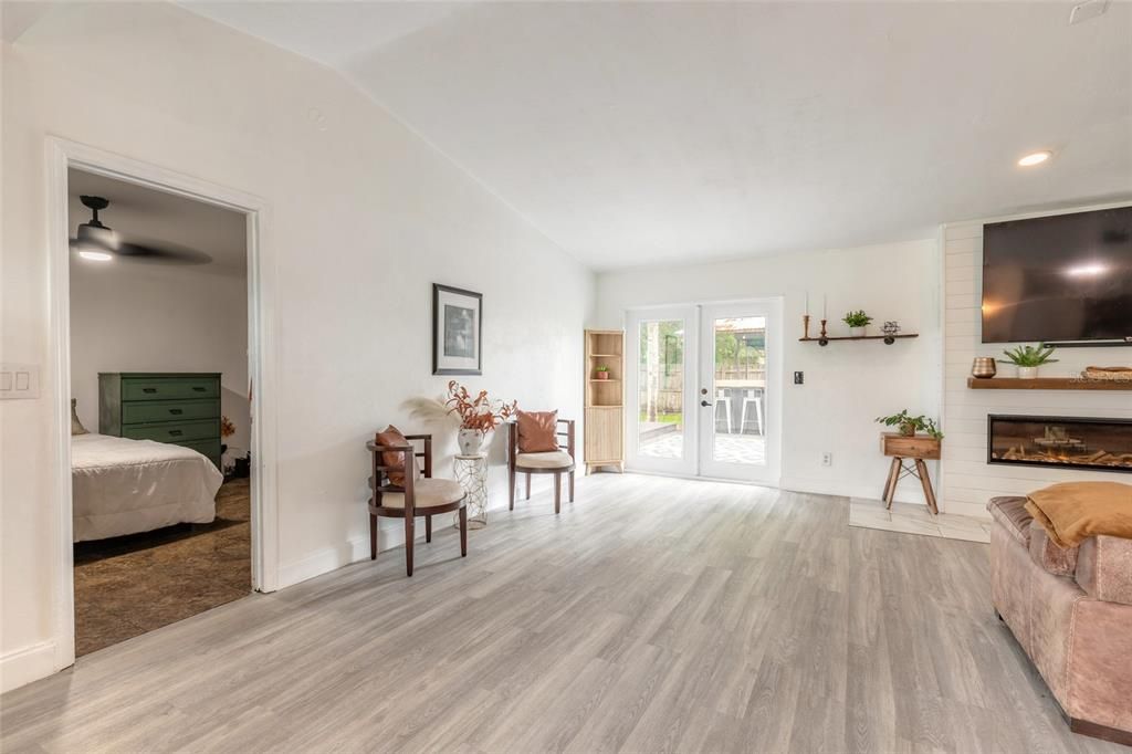 Activo con contrato: $339,000 (3 camas, 2 baños, 1176 Pies cuadrados)