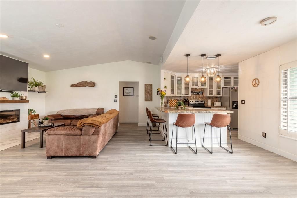Activo con contrato: $339,000 (3 camas, 2 baños, 1176 Pies cuadrados)