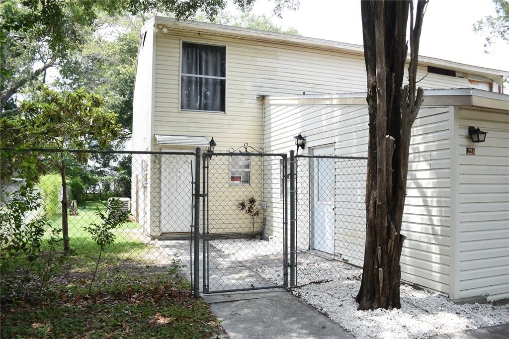 For Sale: $125,000 (2 beds, 2 baths, 1200 Square Feet)