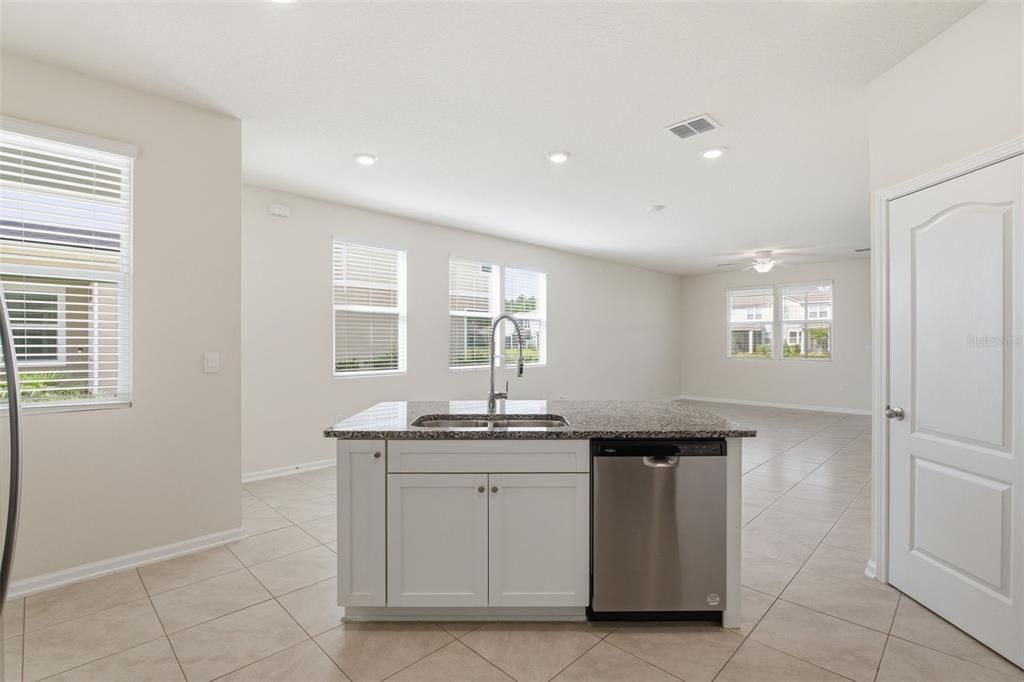 For Sale: $280,000 (3 beds, 2 baths, 1795 Square Feet)