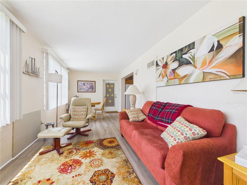 For Rent: $1,350 (2 beds, 1 baths, 1100 Square Feet)