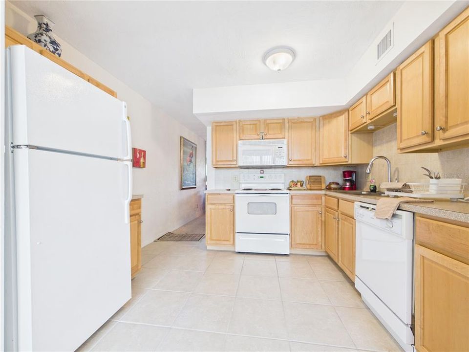 For Rent: $1,350 (2 beds, 1 baths, 1100 Square Feet)