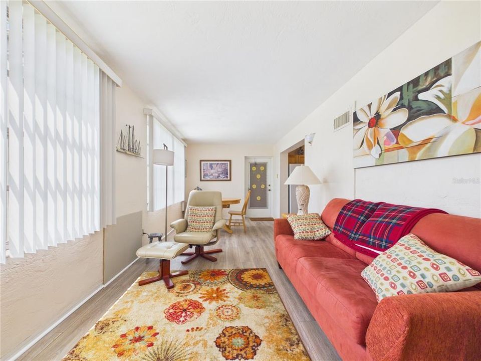 For Rent: $1,350 (2 beds, 1 baths, 1100 Square Feet)