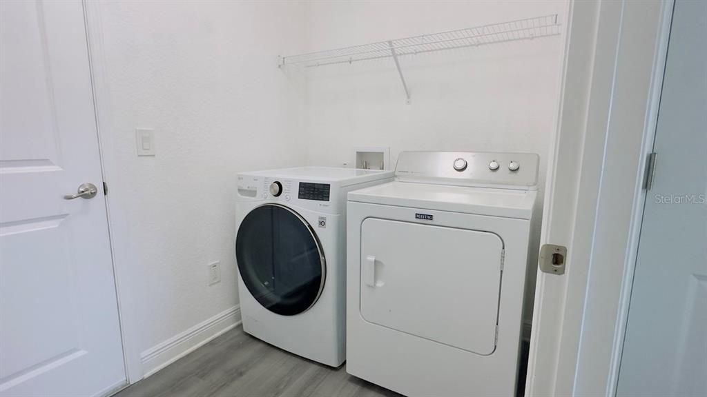 На продажу: $319,900 (4 спален, 2 ванн, 1699 Квадратных фут)