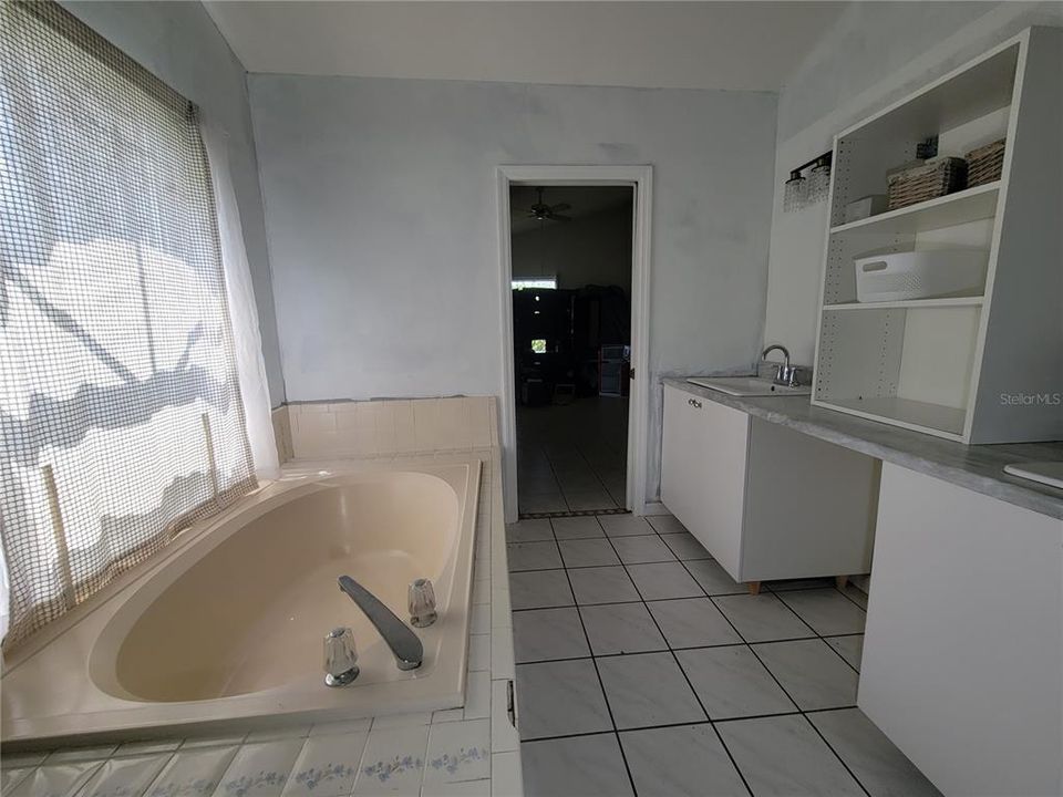 На продажу: $259,900 (3 спален, 2 ванн, 1759 Квадратных фут)