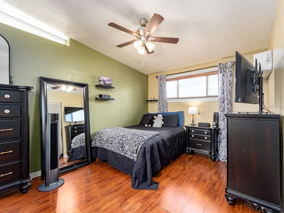 Active With Contract: $330,000 (2 beds, 2 baths, 1108 Square Feet)