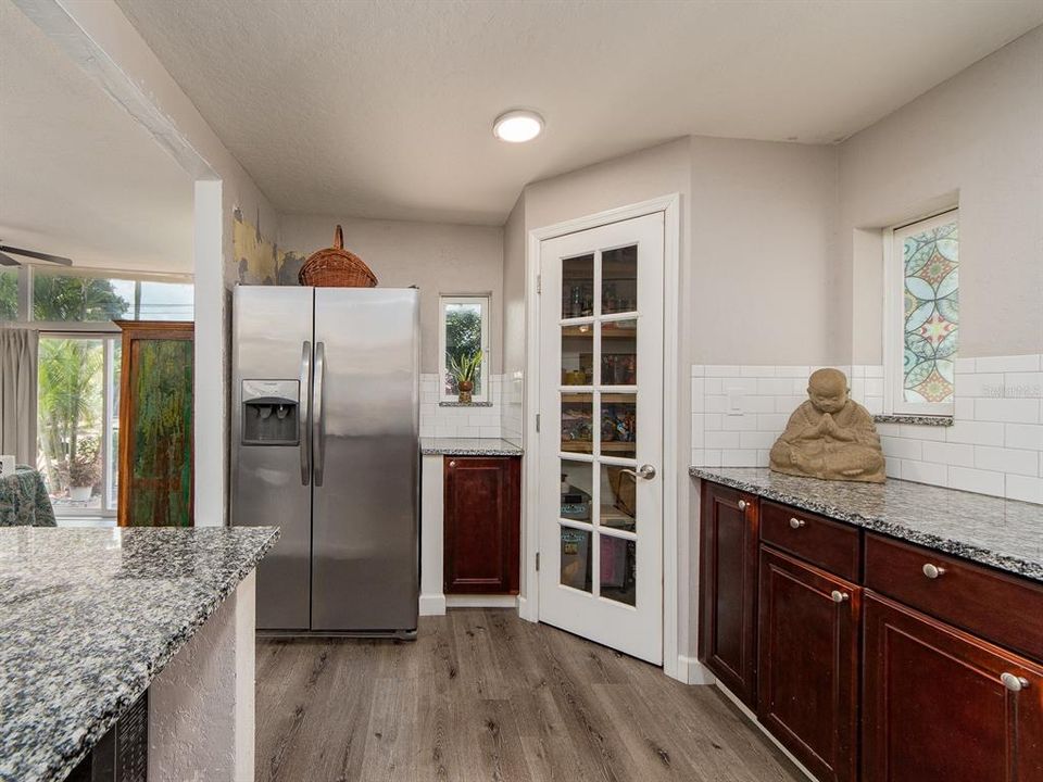 Active With Contract: $330,000 (2 beds, 2 baths, 1108 Square Feet)