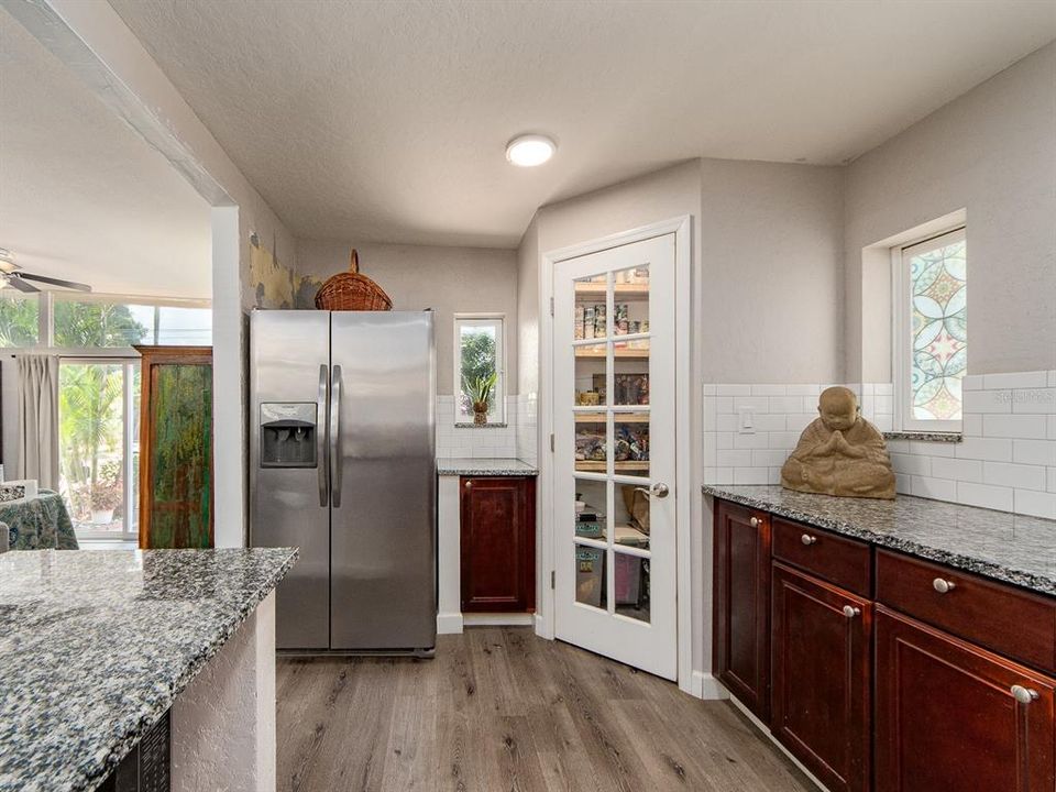 Active With Contract: $330,000 (2 beds, 2 baths, 1108 Square Feet)
