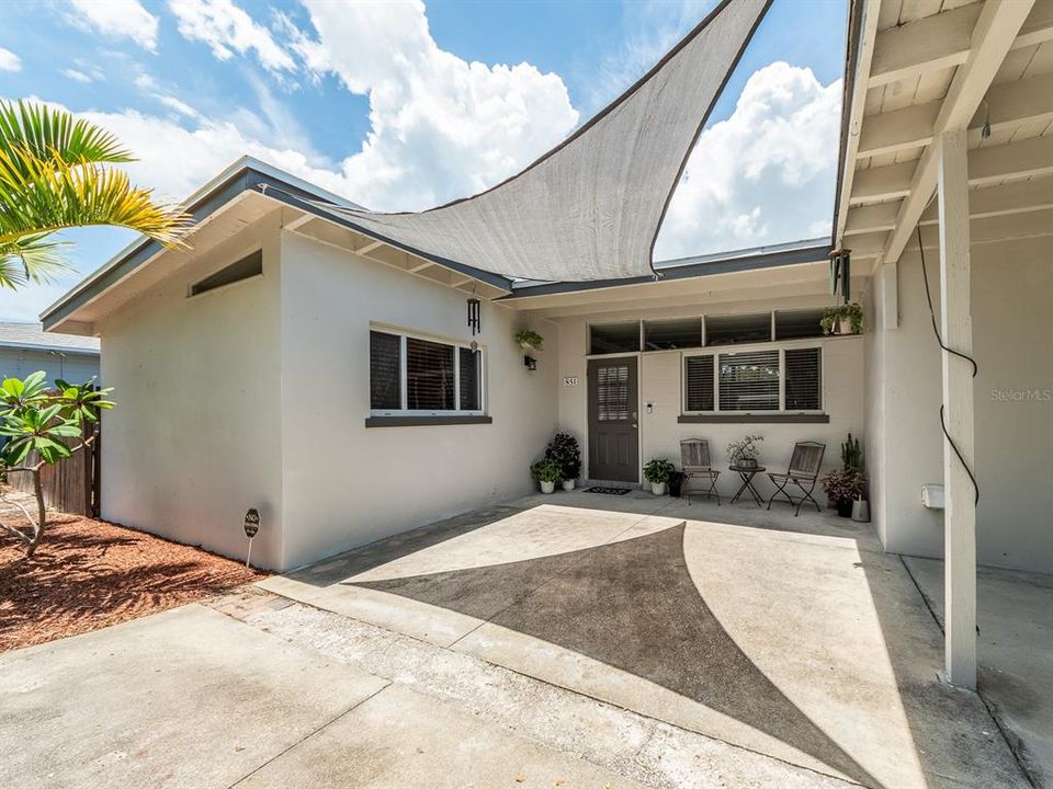 Active With Contract: $330,000 (2 beds, 2 baths, 1108 Square Feet)