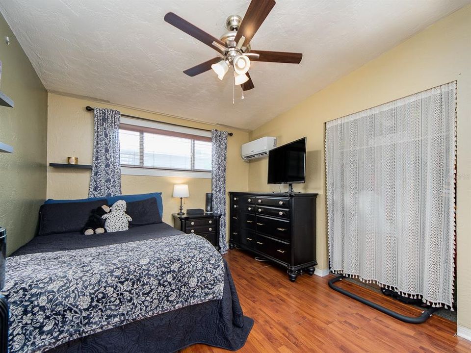 Active With Contract: $330,000 (2 beds, 2 baths, 1108 Square Feet)