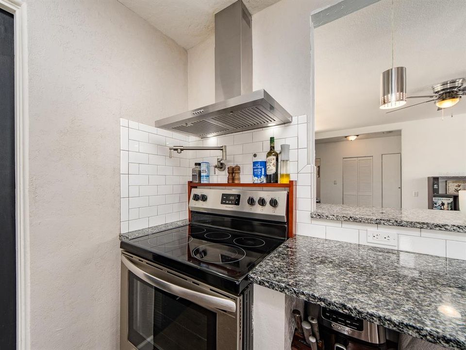 Active With Contract: $330,000 (2 beds, 2 baths, 1108 Square Feet)