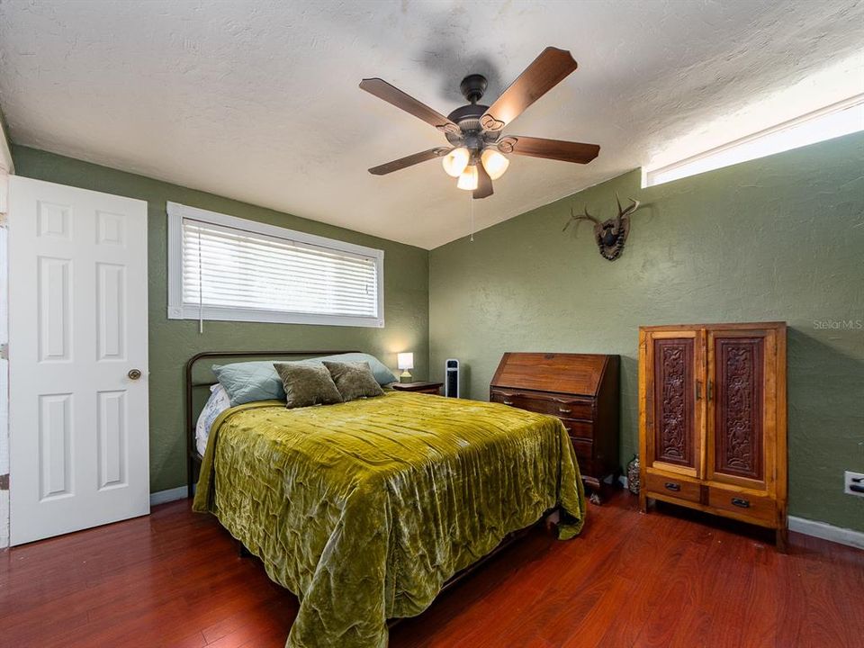 Active With Contract: $330,000 (2 beds, 2 baths, 1108 Square Feet)
