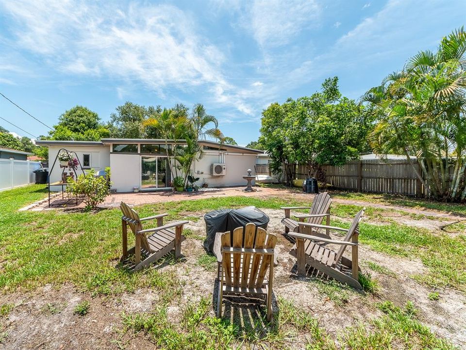 Active With Contract: $330,000 (2 beds, 2 baths, 1108 Square Feet)