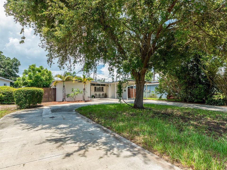 Active With Contract: $330,000 (2 beds, 2 baths, 1108 Square Feet)
