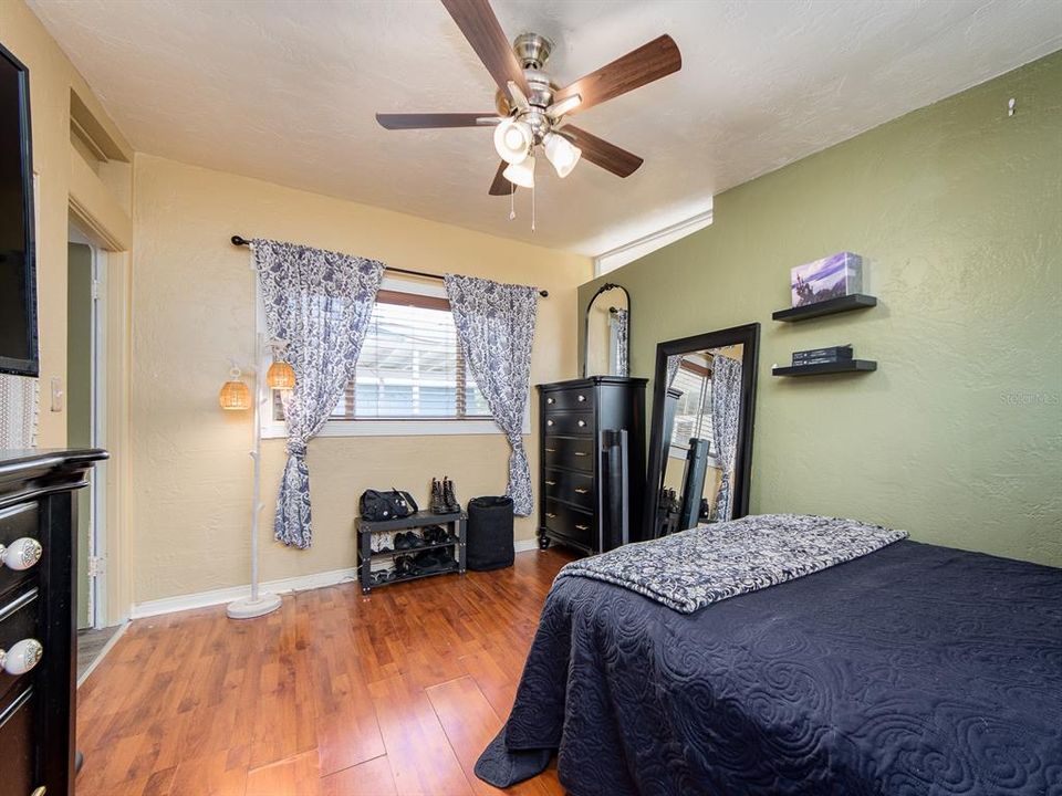 Active With Contract: $330,000 (2 beds, 2 baths, 1108 Square Feet)
