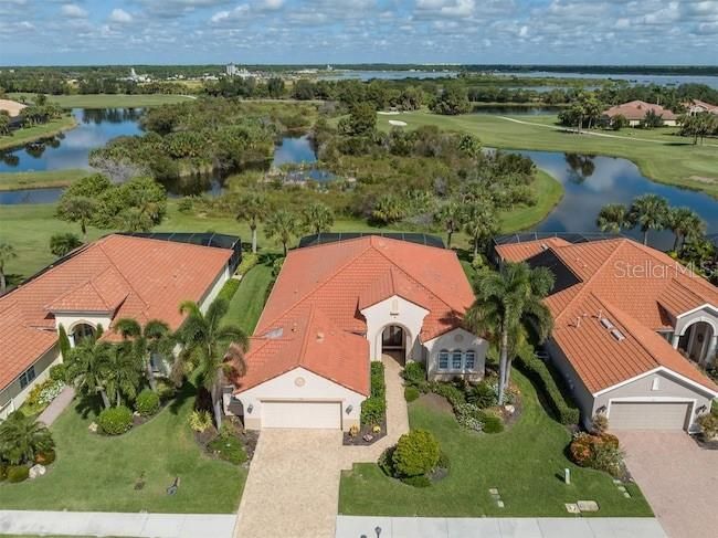 En Venta: $698,713 (3 camas, 3 baños, 2573 Pies cuadrados)
