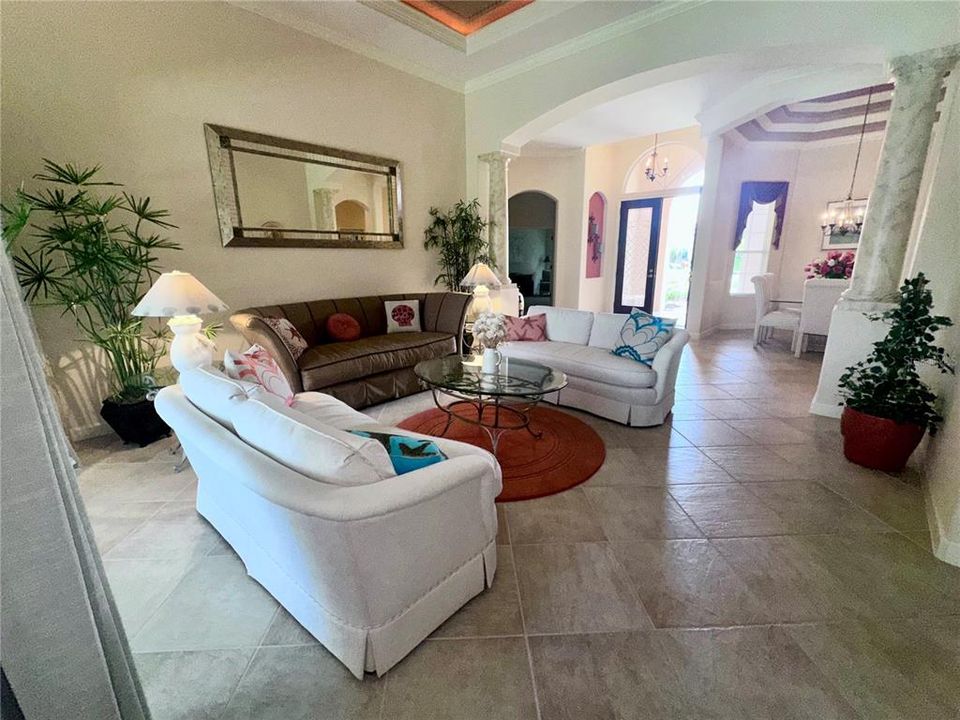 En Venta: $698,713 (3 camas, 3 baños, 2573 Pies cuadrados)