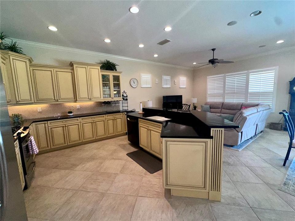 En Venta: $698,713 (3 camas, 3 baños, 2573 Pies cuadrados)