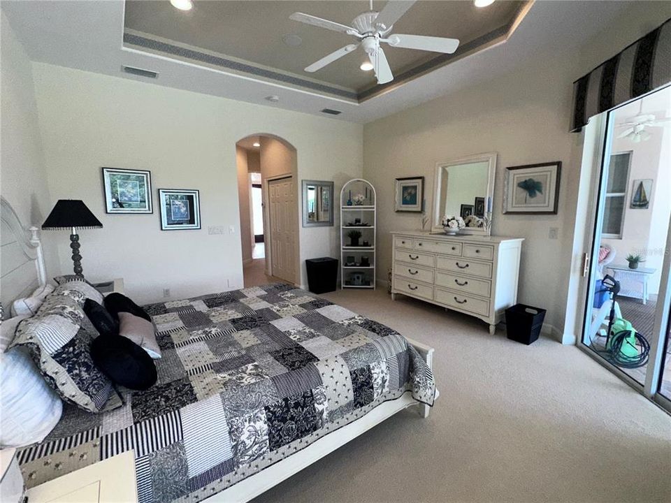 En Venta: $698,713 (3 camas, 3 baños, 2573 Pies cuadrados)