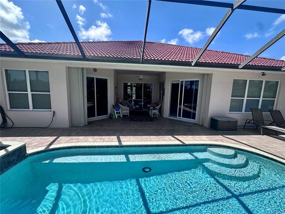 En Venta: $698,713 (3 camas, 3 baños, 2573 Pies cuadrados)
