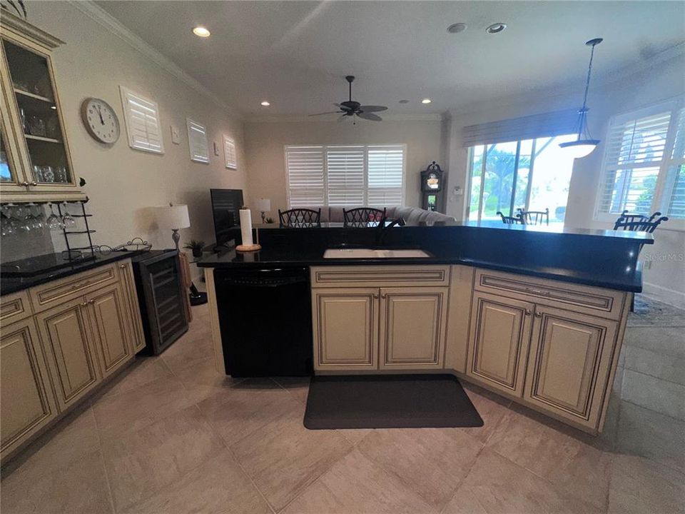 En Venta: $698,713 (3 camas, 3 baños, 2573 Pies cuadrados)